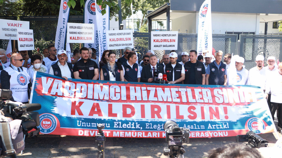YARDIMCI HİZMETLER SINIFI GÖRMEZDEN GELİNEMEZ!